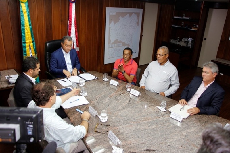 O governador Rui Costa se comprometeu em assinar acordo garantindo 60% do  Precatórios do Fundef para os trabalhadores da educação. - Giro de Notícias