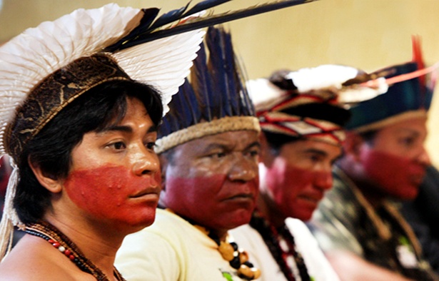 &Iacute;ndios acompanham a vota&ccedil;&atilde;o do caso sobre terrenos no STF (Foto: Nelson Jr./SCO/STF)