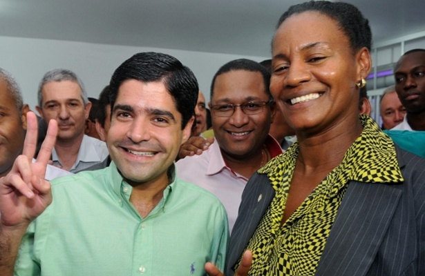 Pr&eacute;-candidato do DEM &agrave; Prefeitura de Salvador, ACM Neto anunciou nesta quinta-feira (14) a ativista negra C&eacute;lia Sacramento (PV) como companheira de chapa para a elei&ccedil;&atilde;o de outubro (Foto: Valter Pontes/Coperphoto)