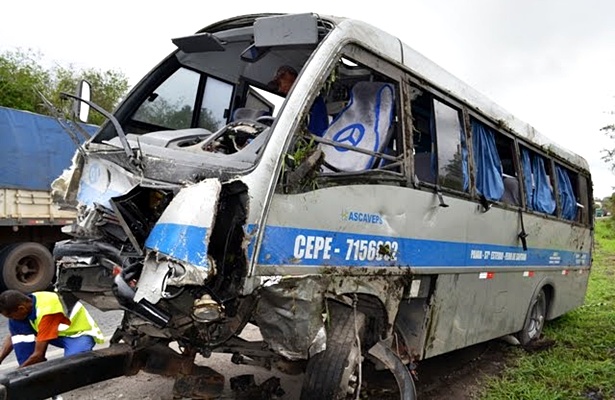 Acidente Entre Carro E Micro Nibus Deixa Um Saldo De Dois Mortos Na Br Giro De Not Cias