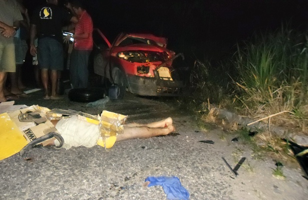 Dois ocupantes do ve&iacute;culo morreram no local
