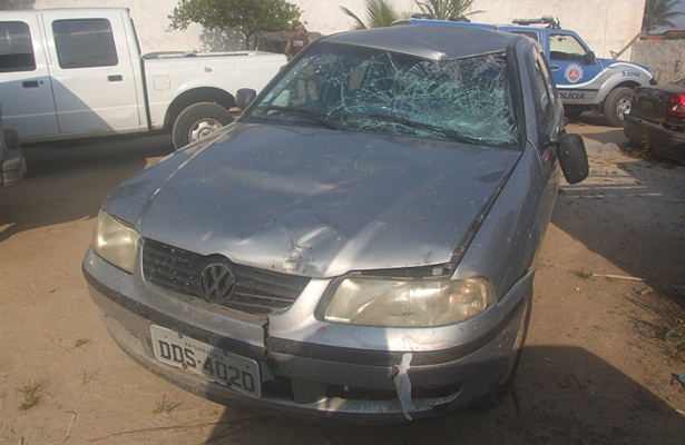 A frente do ve&iacute;culo ficou parcialmente destru&iacute;da