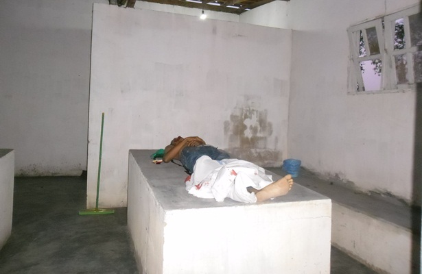 O rapaz chegou a ser socorrido e levado para o hospital, mas j&aacute; chegou sem vida