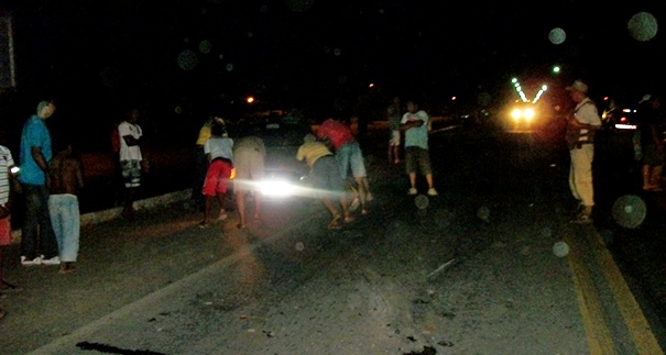 Os dois motoristas sa&iacute;ram ilesos do acidente