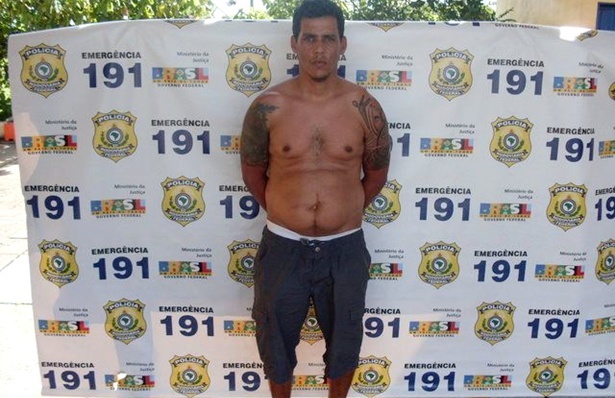 Adauto possu&iacute;a um mandado de pris&atilde;o em aberto por forma&ccedil;&atilde;o de quadrilha, roubo e recepta&ccedil;&atilde;o de ve&iacute;culos (fotos: Jairo Franco)