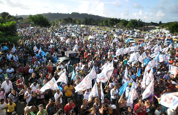 Concentra&ccedil;&atilde;o no campo do "Pelad&atilde;o", no bairro Bandeirante