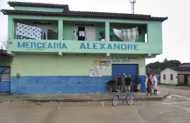 Propriet&aacute;rio de um mercadinho que tamb&eacute;m foi arrombado avalia o preju&iacute;zo