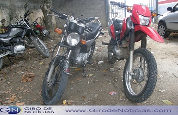 Motos tomadas em assalto encontrada no povoado de S�o Geraldo