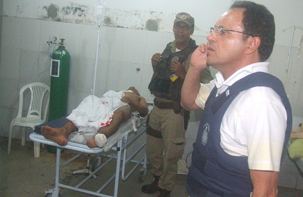 O elemento foi socorrido e levado para o pronto socorro do Hospital Municipal Frei Ricardo em Itabela, e em seguida, transferido para outro hospital da regi&atilde;o sob cust&oacute;dia da pol&iacute;cia