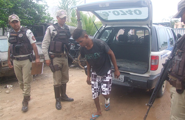 O elemento tentou fugir quando a pol&iacute;cia chegou ao local e acabou baleado pelos PMs