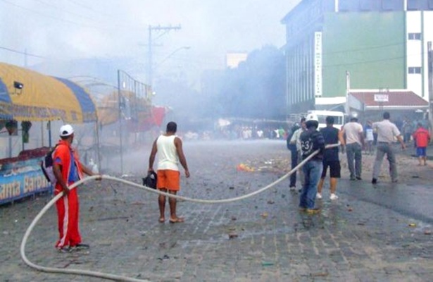 O incêndio foi controlado após a chegada da brigada anti-incêndio da Veracel Celulose