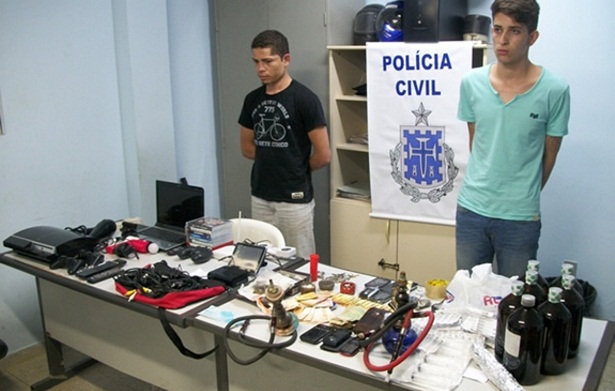 Edmar - foragido de Eunápolis e Lucas são acusados de roubos em Teixeira de Freitas (Foto: Teixeira News)