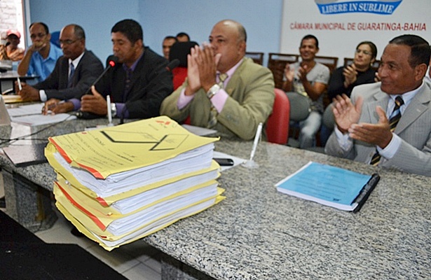 Os vereadores aprovaram as contas referentes aos anos de 2009 e 2010 com n&uacute;mero expressivo de votos. Dos 9 que votaram, apenas 1 votou contra a aprova&ccedil;&atilde;o das contas