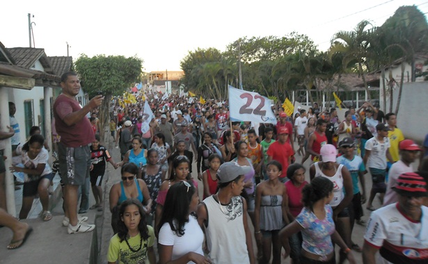 As ruas de Itabela lotaram de seguidores de Junior Dap&eacute;