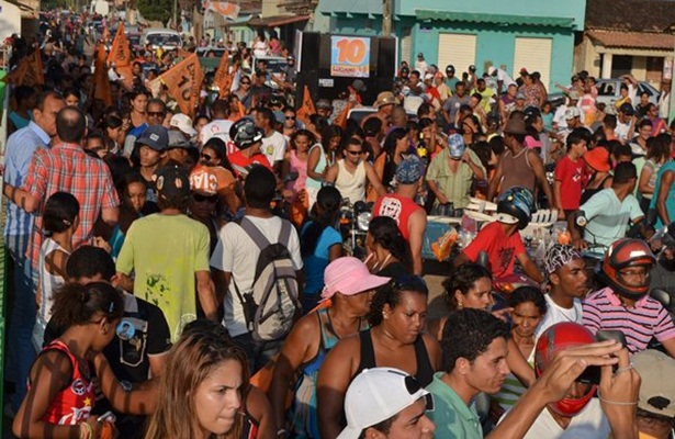 Uma multid&atilde;o acompanhou a carreata
