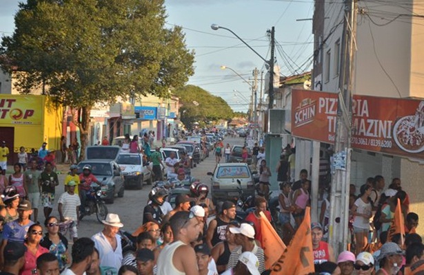 A carreata seguiu pelas principais ruas da cidade