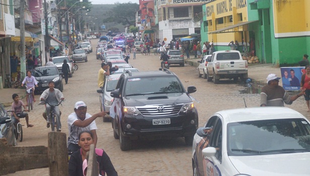 A carreata percorreu as principais ruas e bairros da cidade