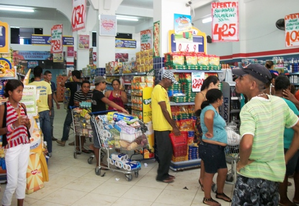 Para concorrer basta comprar em uma das lojas, preencher o cupom e depositar na urna