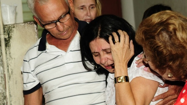 A m&atilde;e de Andr&eacute;, Gl&oacute;ria Gal&atilde;o, saiu amparada por amigos do DPJ de S&atilde;o Mateus