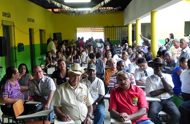 Dezenas de pessoas estiveram presentes na conven&ccedil;&atilde;o