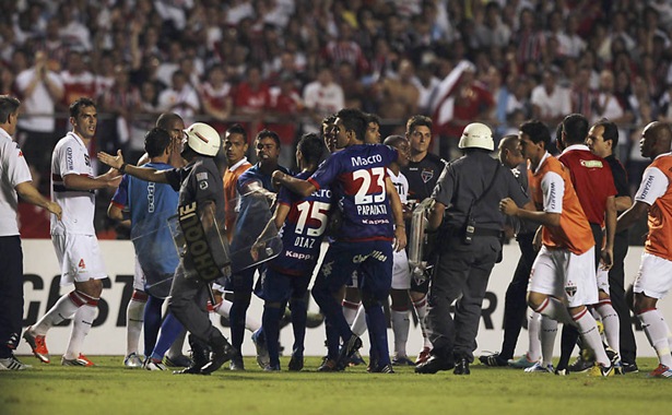 briga em campo
