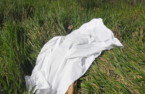 O corpo de Almir foi encontrado em meio a um matagal, &agrave;s marges da estrada 