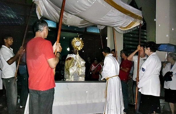 A celebra&ccedil;&atilde;o se encerrou na Par&oacute;quia S&atilde;o Jo&atilde;o Batista