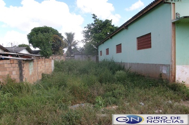 Matagal ao lado da Igreja Santa Clara no bairro Irm&atilde; Dulce.