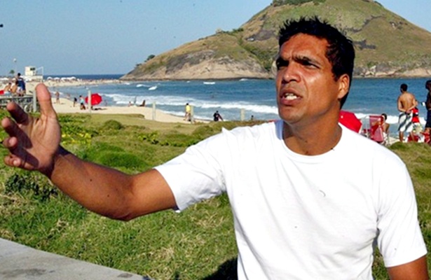 cabo bombeiro Benevenuto Daciolo, preso no aeroporto Internacional do Gale&atilde;o quando retornava da Bahia, onde articulava com os l&iacute;deres da greve baiana