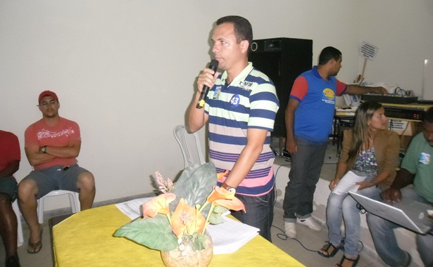 Kenoel Viana, do PV, falou logo em seguida, e tamb&eacute;m exp&ocirc;s seus projetos de governo