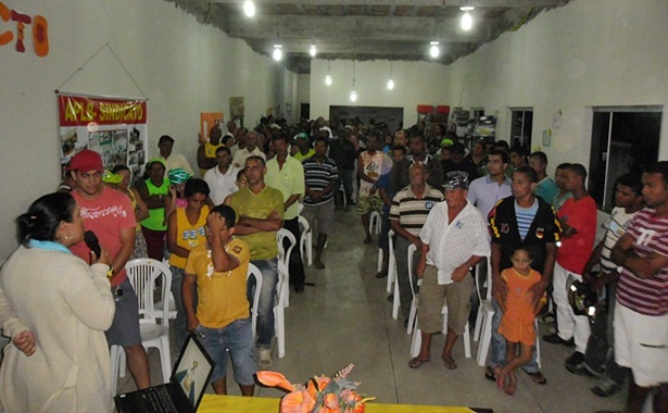 A sede da APLB/Sindicato de Guaratinga ficou lotada na noite desta ter&ccedil;a (3) para o debate dos candidatos