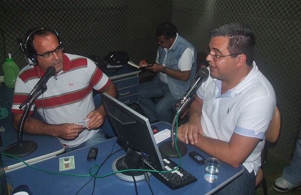 O ex-prefeito de Itabela J&uacute;nior Dap&eacute; foi quem anunciou pessoalmente a sa&iacute;da de J. Alencar do r&aacute;dio