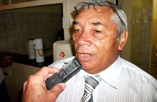 'Dito do Mam&atilde;o' em entrevista ao rep&oacute;rter J. Alencar