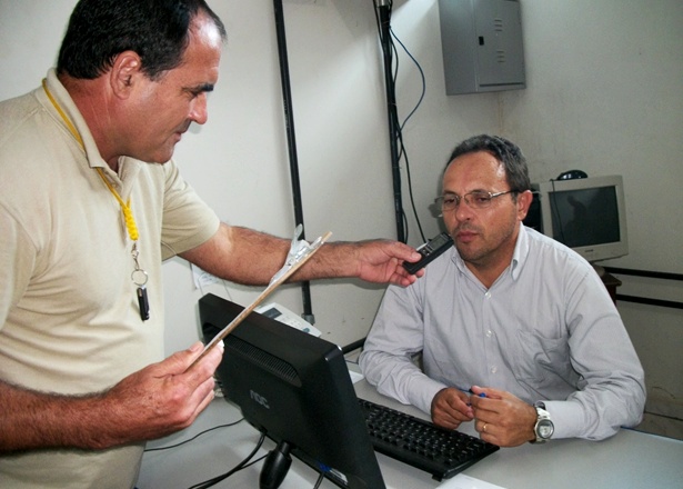 O novo delegado titular de Itabela, Dr. Jos&eacute; Hermano Costa, em entrevista ao rep&oacute;rter J. Alencar: "Vamos mapear os locais mais cr&iacute;ticos da cidade e vamos dar uma resposta para a sociedade"