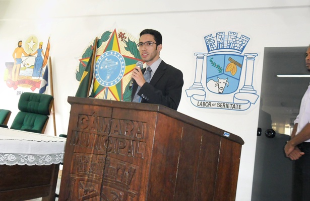 Dr. Leonardo Varges, advogado dos professores