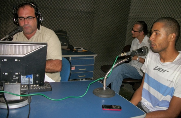 O presidente do PSOL em Itabela, Roberto dos Santos Hermano, em entrevista ao rep&oacute;rter J. Alencar
