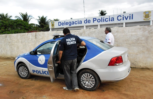 Equipe da Pol&iacute;cia T&eacute;cnica de Porto Seguro que fez a exuma&ccedil;&atilde;o do corpo do garoto