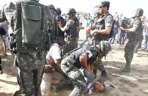 Manifestantes entraram em conflito com Batalh&atilde;o de Choque do Ex&eacute;rcito.