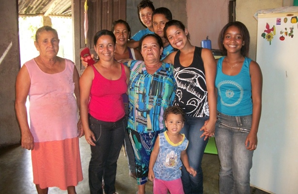 Dona Genir reunida com sua fam&iacute;lia