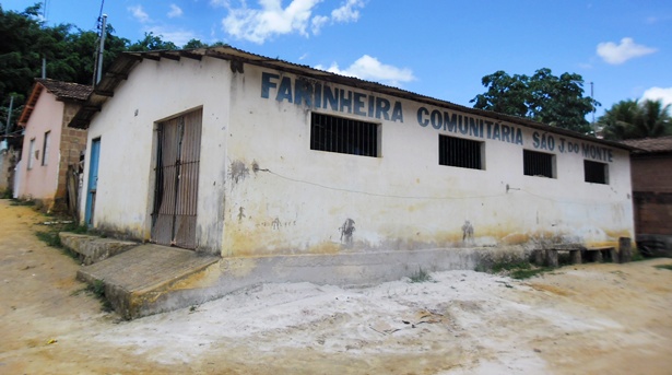 A antiga farinheira comunit&aacute;ria permanede desativada. Alguns equipamentos chegaram a ser furtados
