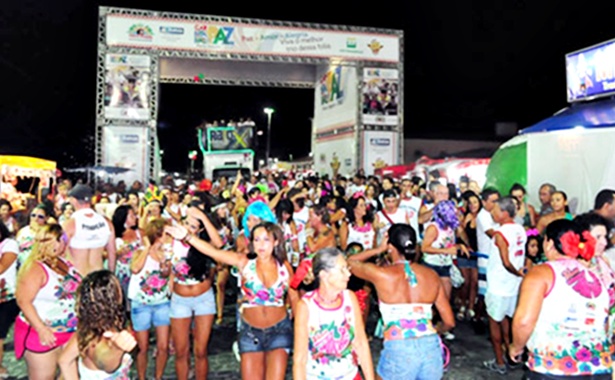 Foli&otilde;es no carnaval de Porto Seguro 2012. Um dos mais bem organizados da hist&oacute;ria da cidade.