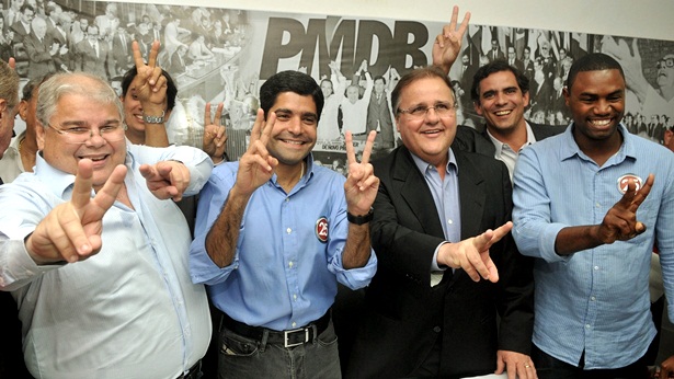 ACM Neto, candidato do DEM &agrave; Prefeitura de Salvador, recebeu o apoio do PMDB baiano no segundo turno, contrariando a alian&ccedil;a nacional que base aliada do PT