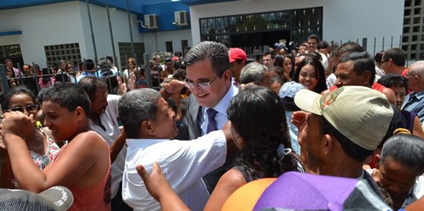 A popula&ccedil;&atilde;o esperava com muita alegria o Prefeito J&uacute;nior Dap&eacute;