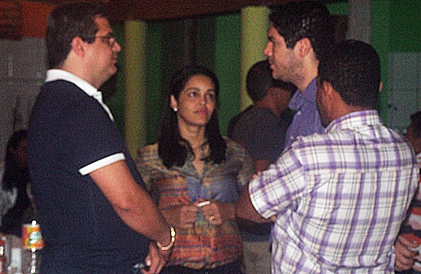 Foto que flagra J&uacute;nior Dap&eacute; e Dra. Joec&eacute;lia Coutinho durante reuni&atilde;o
