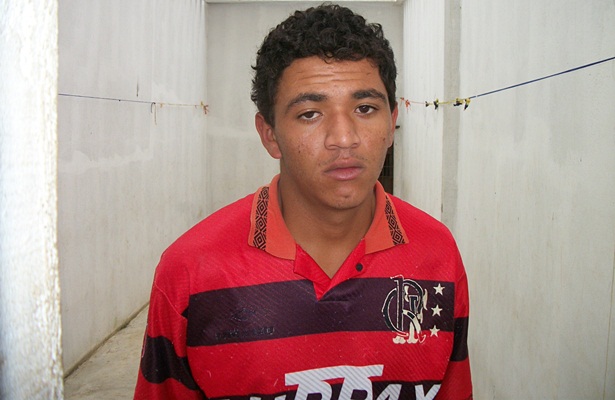 Juliano foi preso em flagrante em posse de arma de fogo e &eacute; acusado dos crimes de assalto e estupro