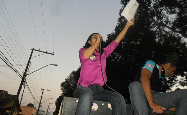 De posse do documento com a decis&atilde;o do TRE, a candidata a vice de J&uacute;nior Dap&eacute; agradeceu a todos e disse estar muito contente com a decis&atilde;o, j&aacute; esperada