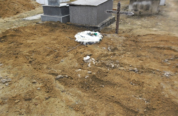Local onde est&aacute; sepultado o corpo do garoto Rafael