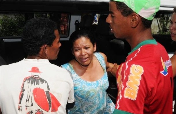 A m&atilde;e da jovem Vanessa ficou extramente abalada 