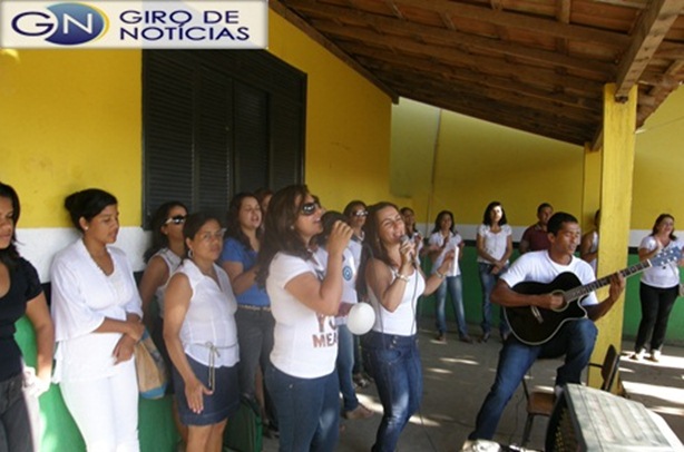 Professores do Col&eacute;gio Maria D'Ajuda em uma linda recep&ccedil;&atilde;o aos seus alunos.