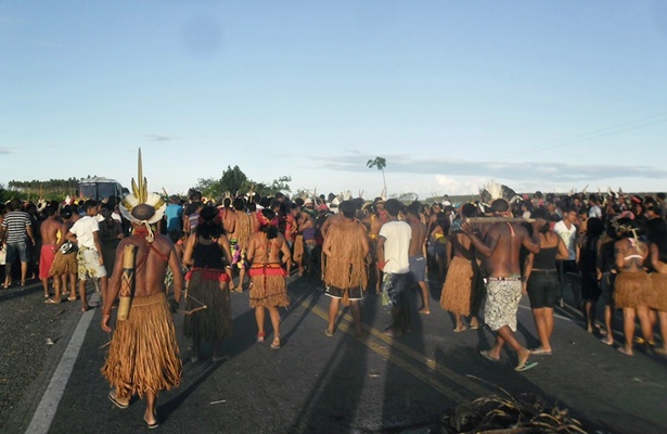 Os &iacute;ndios deixaram o local ap&oacute;s uma longa negocia&ccedil;&atilde;o